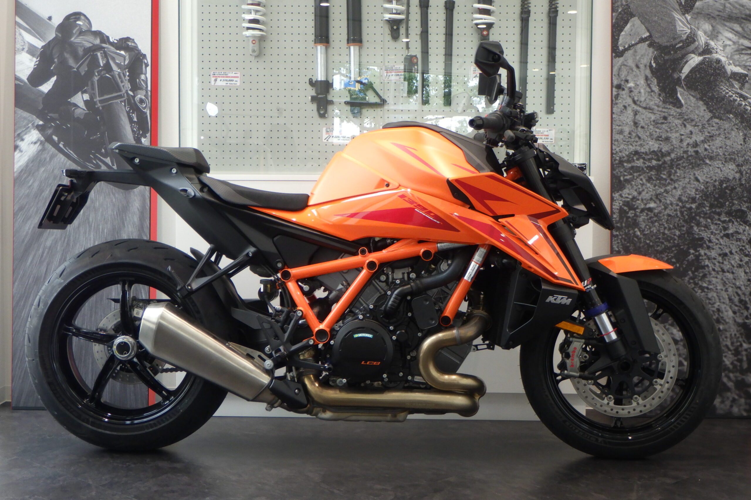 x*s様 KTM KOBE オリジナル　DUKE125〜390ロワーシート ブラ x*s様 KTM KOBE オリジナルDUKE125〜390ロワーシート ブラ
